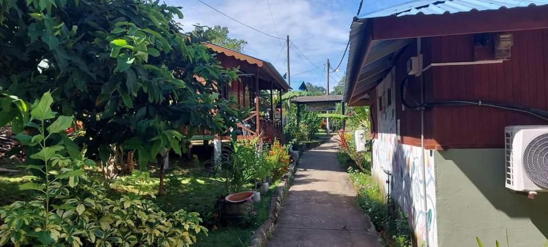 ホテル Ella'S Place Salang Tioman エクステリア 写真