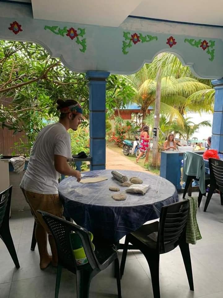 ホテル Ella'S Place Salang Tioman エクステリア 写真