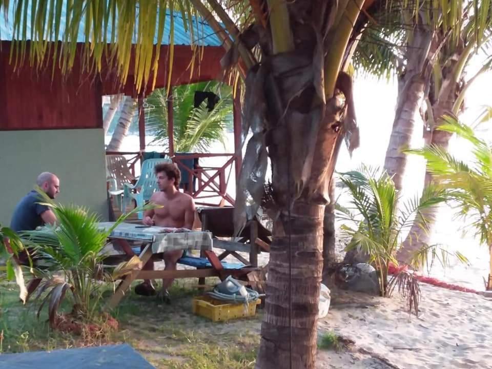 ホテル Ella'S Place Salang Tioman エクステリア 写真