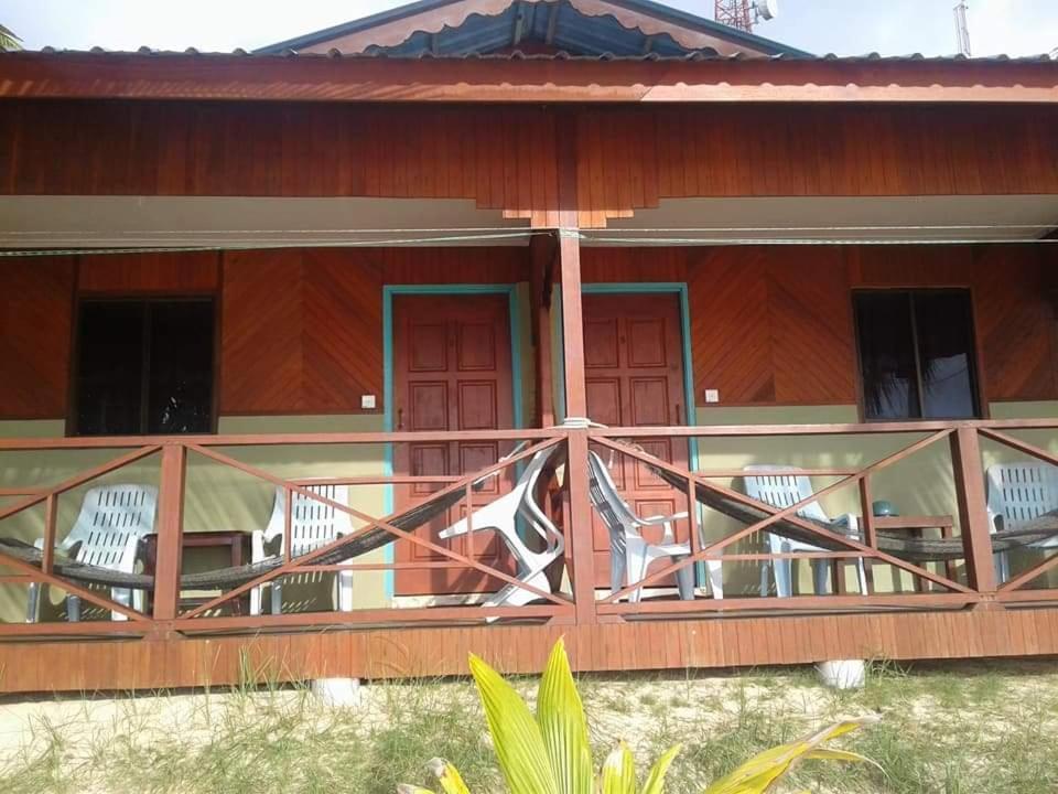 ホテル Ella'S Place Salang Tioman エクステリア 写真